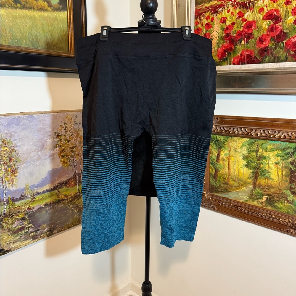 🐠 Be Inspired Black and Blue Gradient Leggings